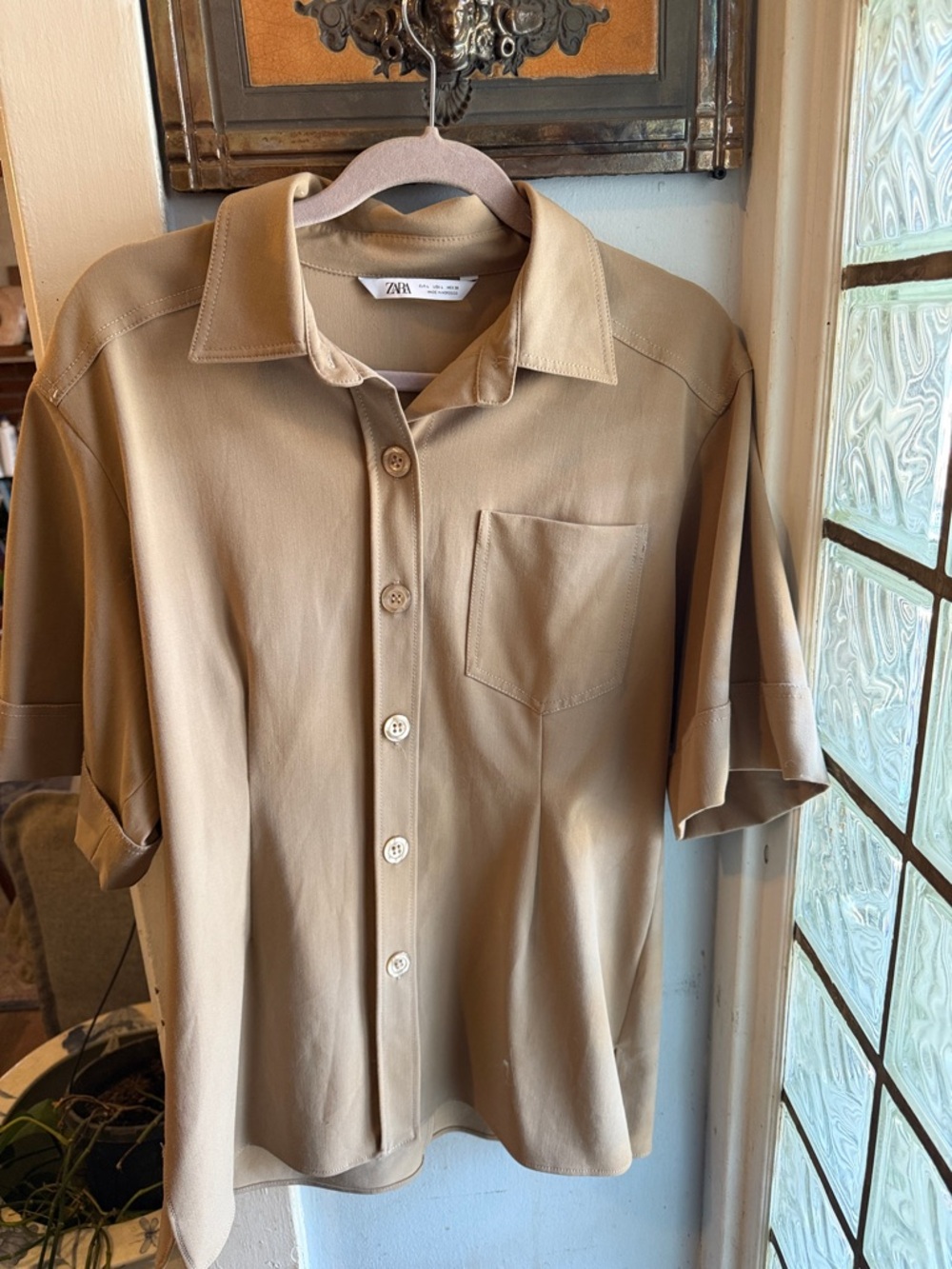 Zara Women’s Short-Sleeve Button-Down Shirt in Camel/Tan